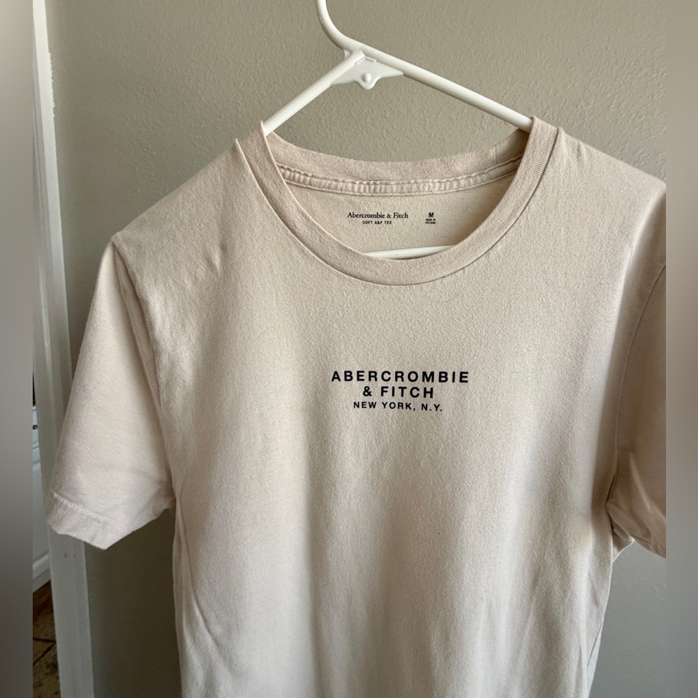 Abercrombie & Fitch men's graphic T Shirt Size M Medium Logo Short sleeve - Picture 2 of 5